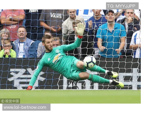 友谊赛精彩对决尤文图斯与曼联战成平局神扑瞬间引发全场热烈反响