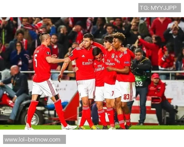 中超赛场巴萨大胜本菲卡乌龙球引发争议判罚全场沸腾