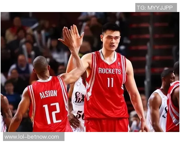 姚明传奇人生回顾：从篮球巨星到体育文化使者的辉煌历程