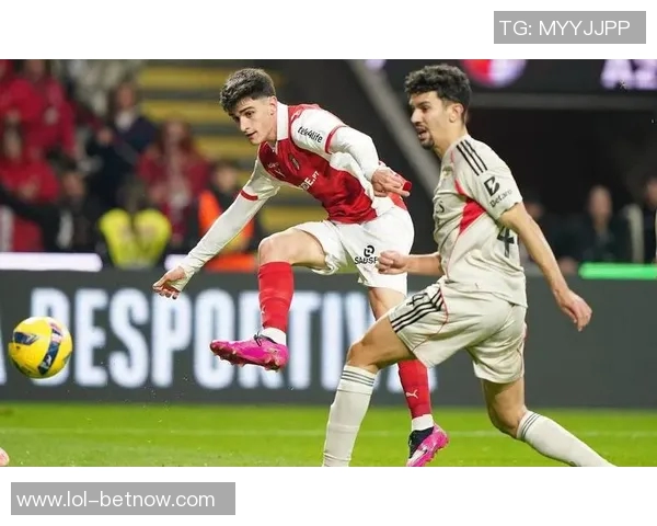 欧联杯惊天逆转本菲卡大胜拜仁引发争议判罚全场沸腾