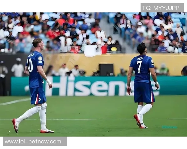 本菲卡大胜巴萨五球零封引发转会风波全场沸腾