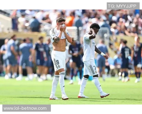 足总杯精彩对决皇马狂胜那不勒斯引发全场热烈反响 足总杯精彩对决皇马狂胜那不勒斯引发全场热烈反响