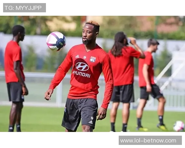 国米友谊赛大胜里昂红牌事件引发全场热议与数据分析