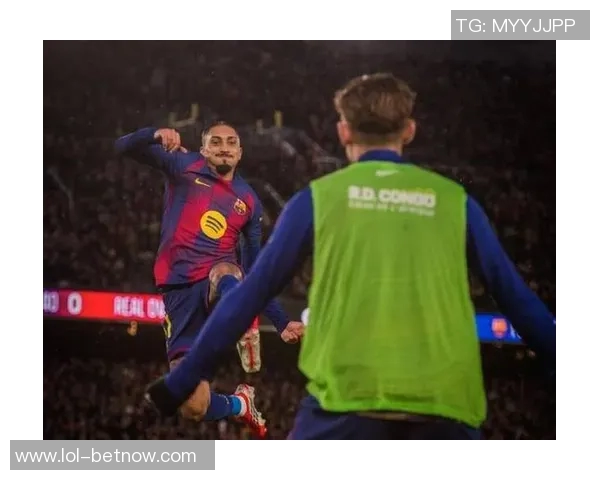 西甲激战：本菲卡与巴萨战成平局绝杀瞬间引发全场狂欢