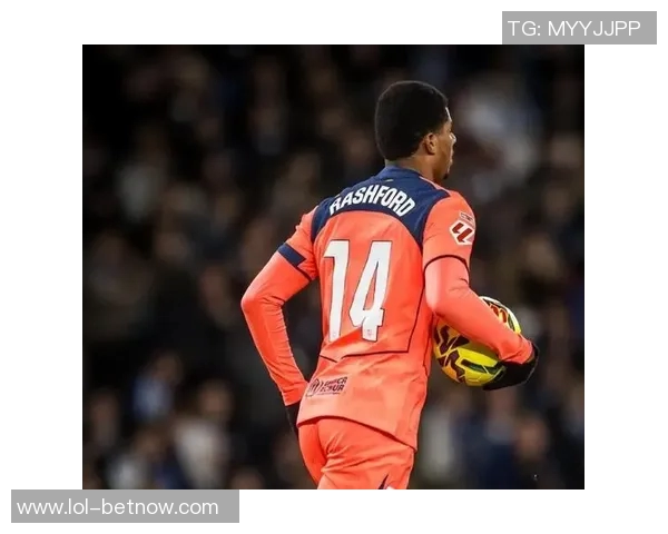 世界杯激战巴黎圣日耳曼与巴萨平局红牌事件引发全场热议与争议 世界杯激战巴黎圣日耳曼与巴萨平局红牌事件引发全场热议与争议