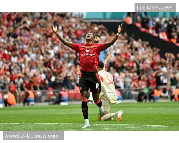 国王杯激战曼联与莱比锡平局红牌事件引发全场热议与十大精彩进球回顾