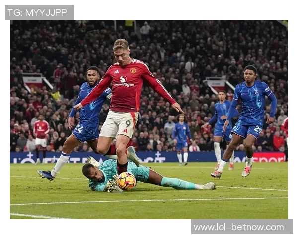 友谊赛激战成平局里昂与切尔西争议判罚引发全场热议